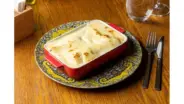 Clătite cu brânză dulce şi stafide la cuptor